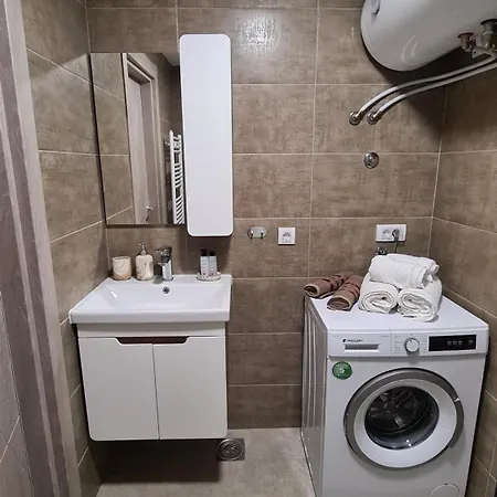 Leona Apartament *
